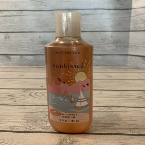 New Sunkissed Shower Gel, 10 Oz! Bath & Body Works Vitamin E And Aloe Body wash - Picture 1 of 10